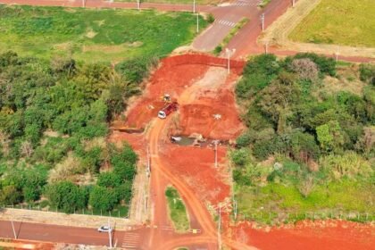 A ponte será construída sobre o Ribeirão Pinguim e ligará as avenidas Mário José de Faria Ferraz, em Maringá, e a Nova São Paulo, em Sarandi.
