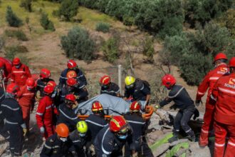 Terremoto no Marrocos | Equipes de quatro países auxiliam no resgate de vítimas