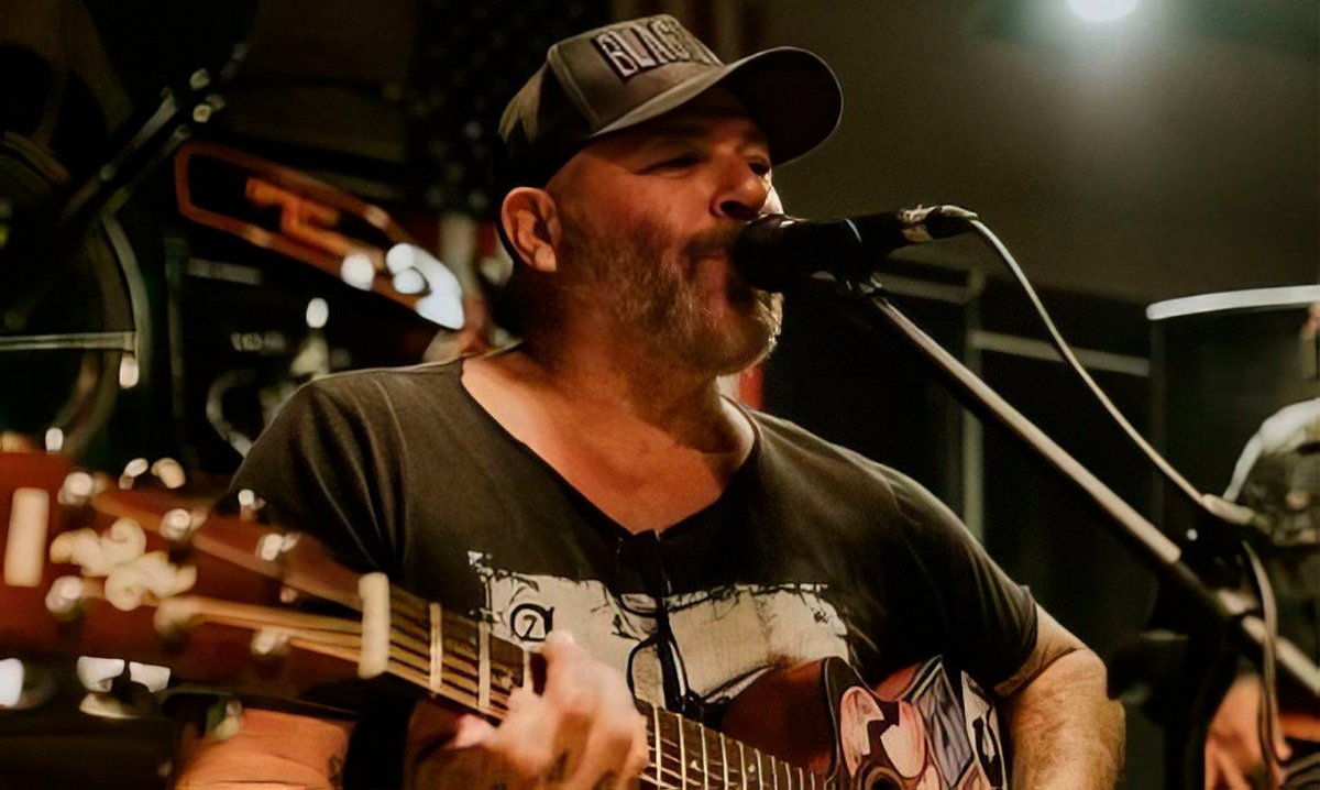 Mingau, baixista do Ultraje a Rigor