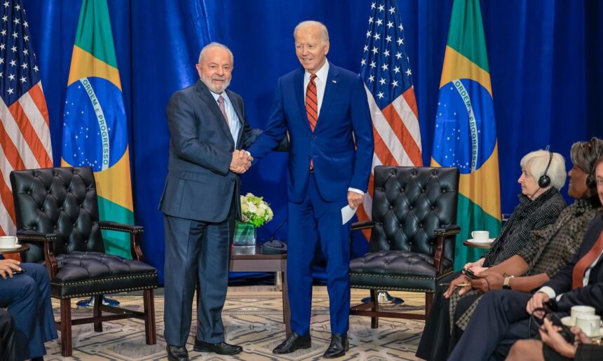 O presidente Luiz Inácio Lula da Silva (PT) e o presidente dos Estados Unidos, Joe Biden