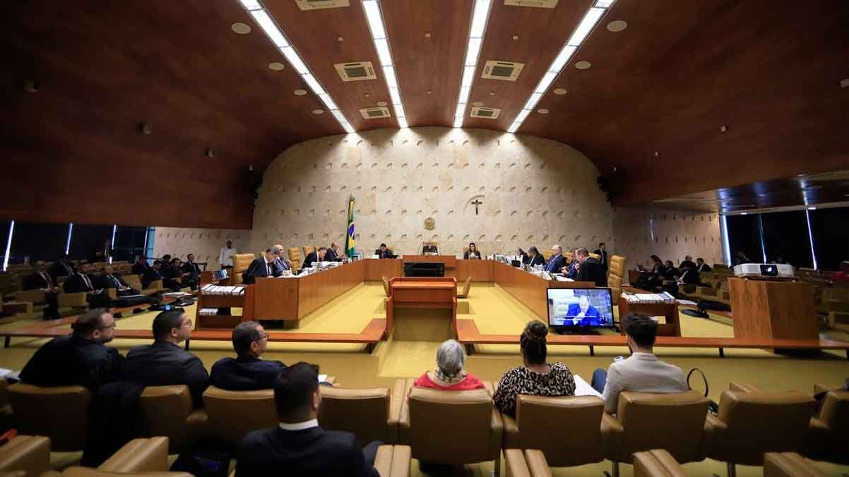 Maioria dos ministros do STF condena primeiro réu do 8 de janeiro a 17 anos de prisão