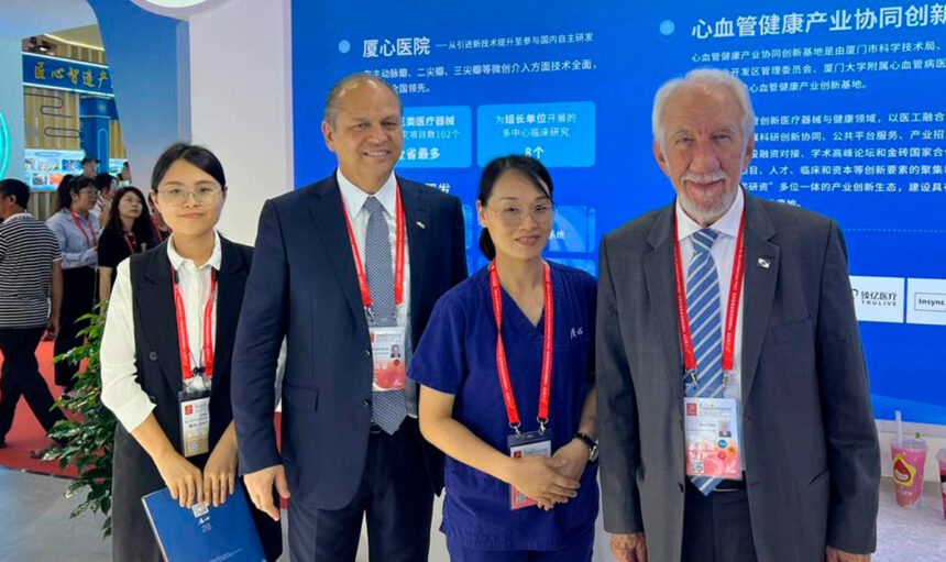 Comitiva liderada pelo vice-governador Darci Piana e pelo secretário de Indústria, Comércio e Serviços, Ricardo Barros, iniciou os trabalhos pela participação na Feira Internacional de Investimento e Comércio da China, na cidade de Xiamen, com o objetivo de estabelecer negociações bilaterais e atrair investimentos para o Estado Foto: Vice-Governadoria