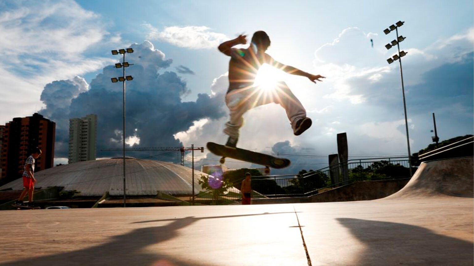 Skatista-na-Vila-Olímpica-em-Maringá