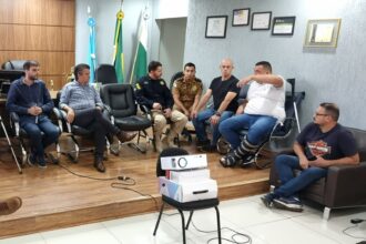 Reunião com autoridades de segurança e trânsito discutiu solução de mobilidade no entorno de obras dos viadutos em Sarandi