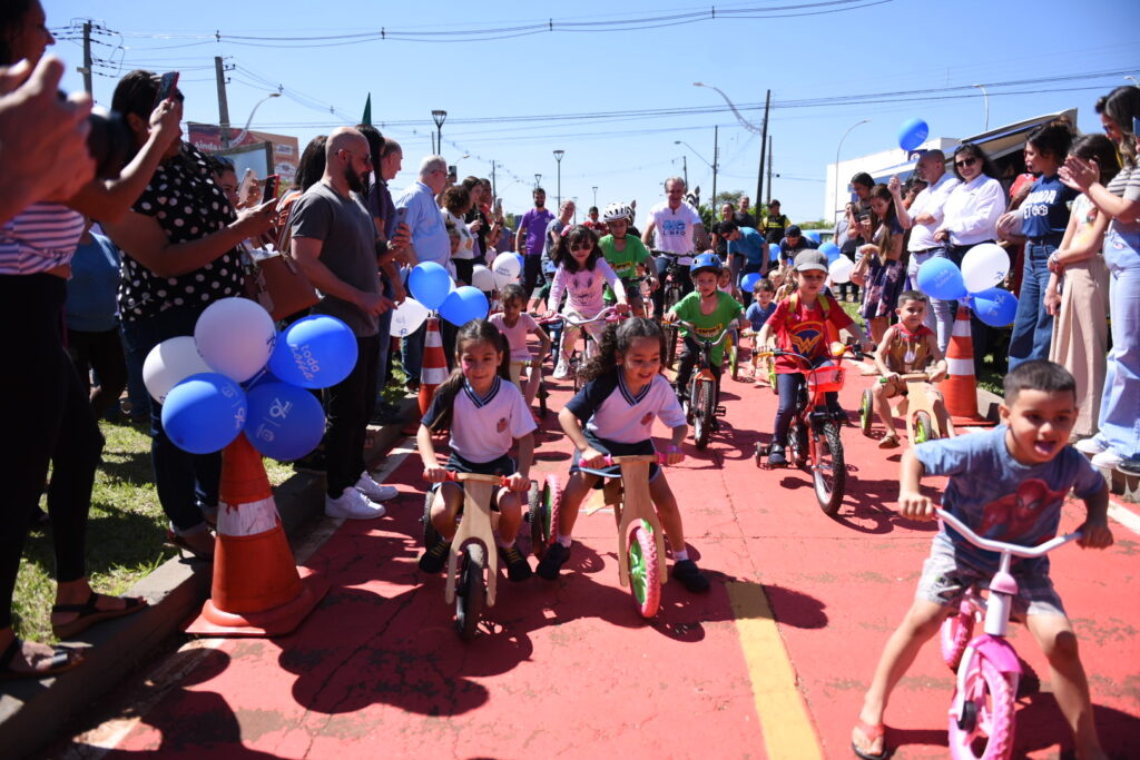 Com nova ciclovia na Av. Mário Clapier Urbinati, Maringá chega a 45 km de vias exclusivas para ciclistas