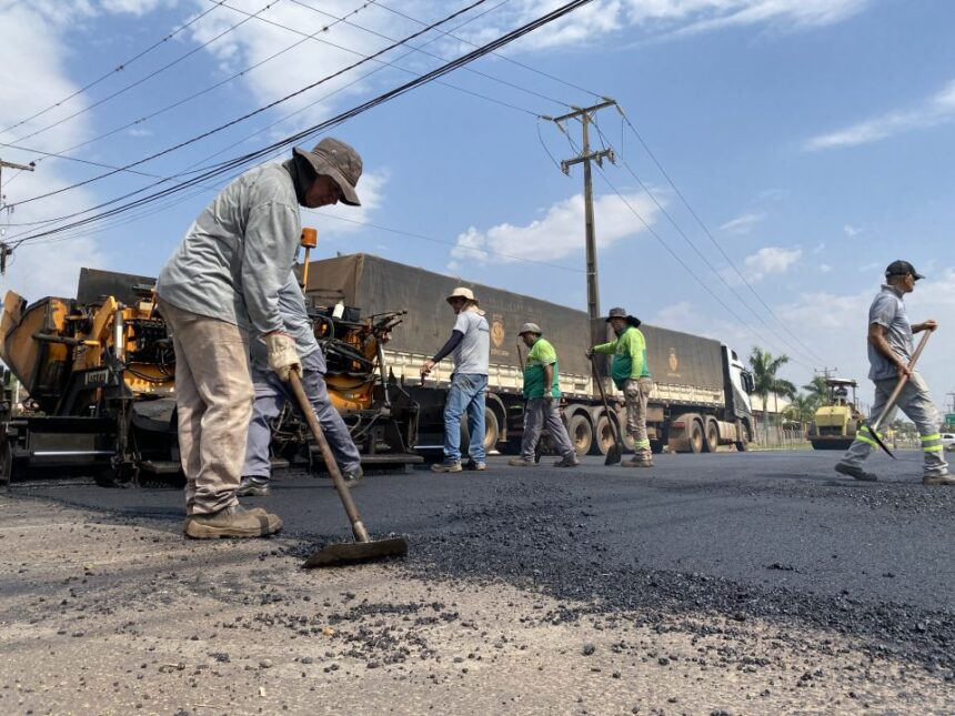 Prefeitura realiza recape na Estrada Oswaldo de Moraes Corrêa e segue com manutenção de pavimento em diversas regiões