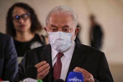 Presidente Luiz Inácio Lula da Silva (PT) com máscara