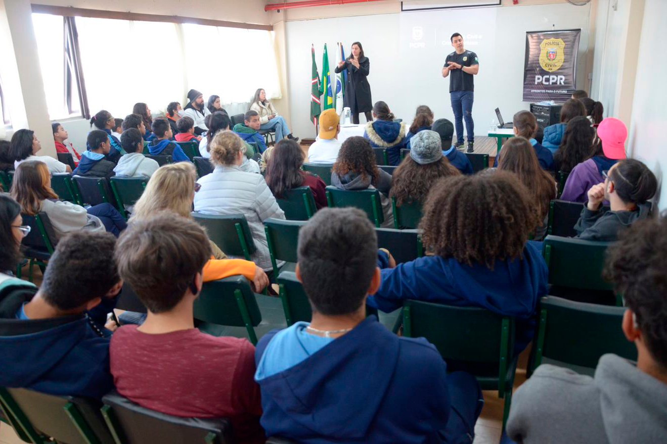 Polícia Civil ministra palestra para 58 alunos surdos