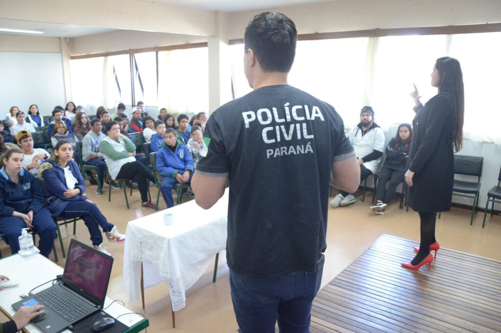 Polícia Civil ministra palestra para 58 alunos surdos