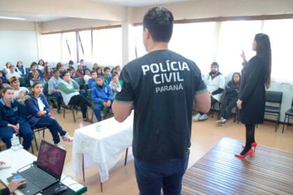 Polícia Civil ministra palestra para 58 alunos surdos