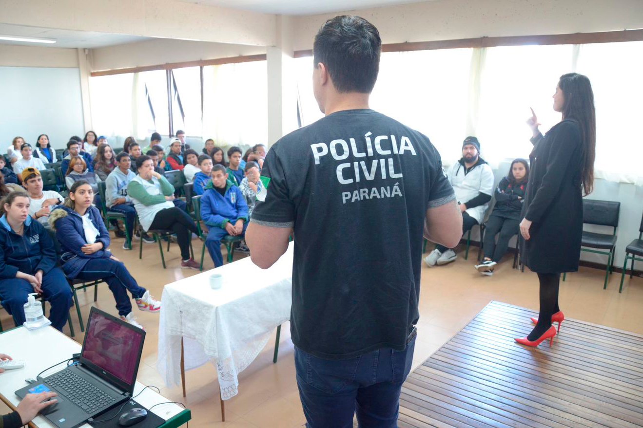 Polícia Civil ministra palestra para 58 alunos surdos