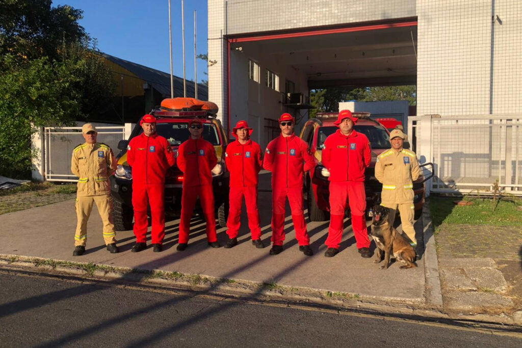 Corpo de Bombeiros do Paraná renova equipe em missão no Rio Grande do Sul