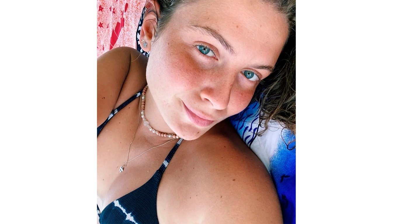 Bruna Valeanu, de 24 anos, brasileira, do Rio de Janeiro, morava em Israel há 8 anos, participava com amigos do festival de música Rave, foi morta pelo HAMAS.