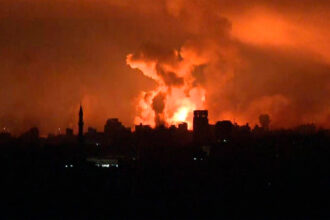 Forças terrestres de Israel estão expandindo operações em Gaza; grandes explosões acontecem nesta sexta-feira