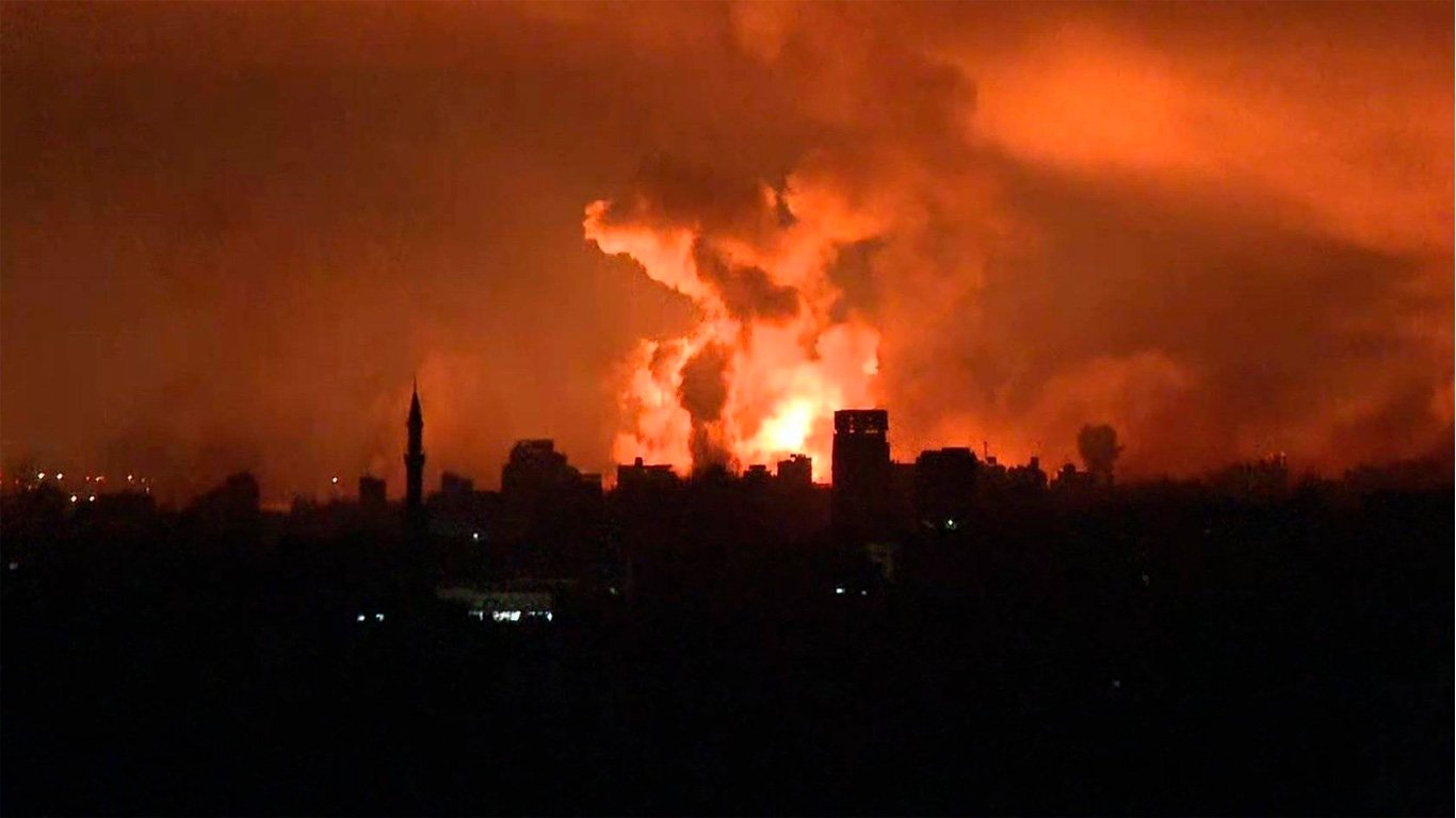 Forças terrestres de Israel estão expandindo operações em Gaza; grandes explosões acontecem nesta sexta-feira