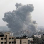 Hospital de Gaza é danificado em intensos bombardeios de Israel nas proximidades