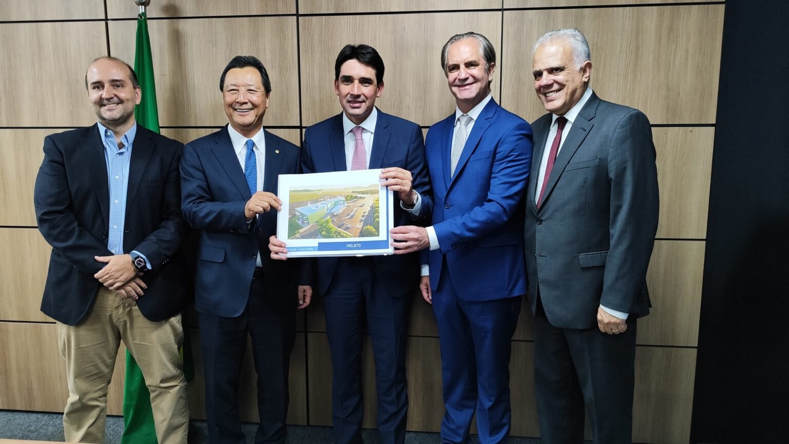 O prefeito Ulisses Maia cumpriu agenda em Brasília nesta quarta-feira, 25, em busca de investimentos para Maringá.