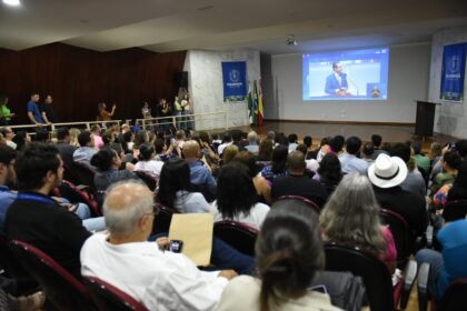 Transmissão de leilão da PPP da iluminação pública lota Auditório Hélio Moreira