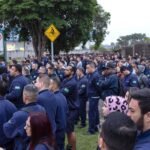 Metalúrgicos da Embraer paralisam produção em São José dos Campos