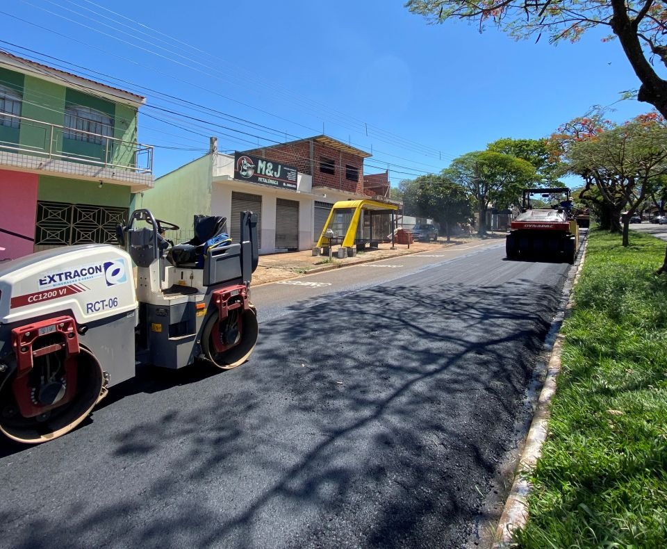 Prefeitura realiza 16 km de recape asfáltico nas avenidas Paranavaí, Sophia e Alexandre Rasgulaeff