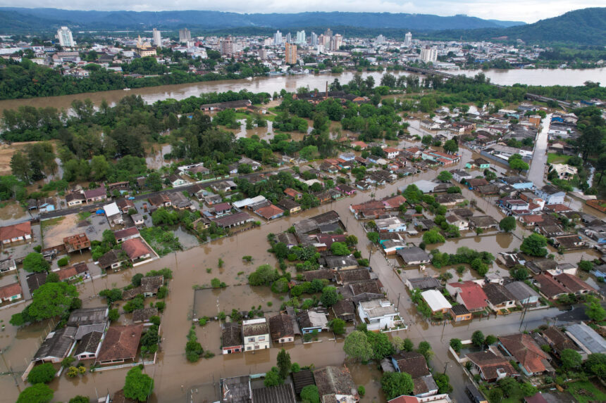 Situação de emergência em União da Vitória, onde o Rio Iguaçu já atingiu 7,9 metros.