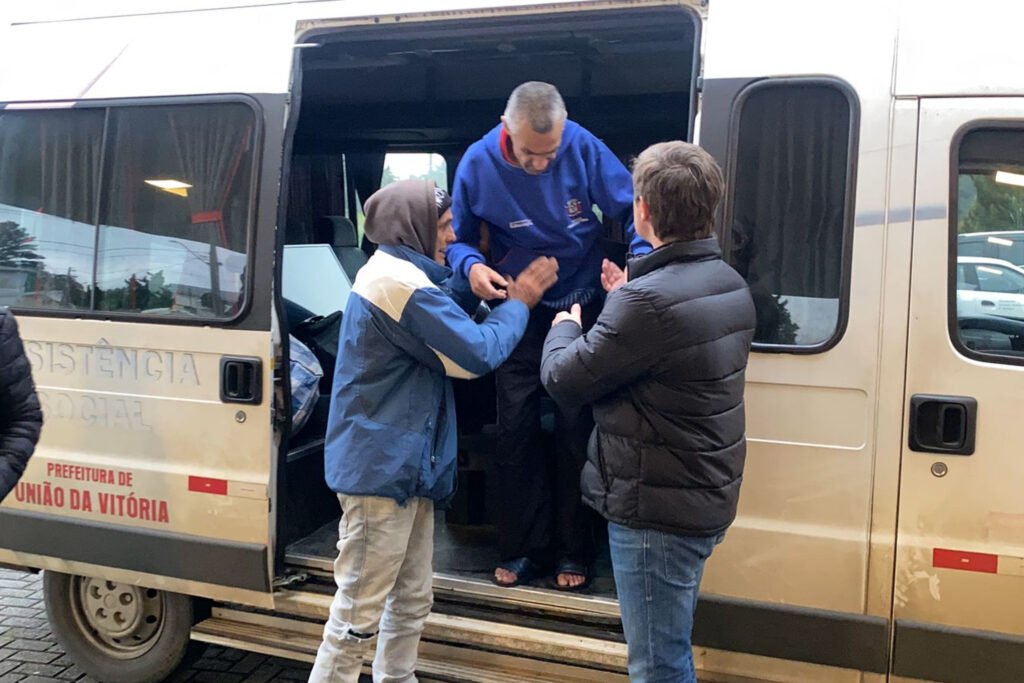 Governo do Paraná começa a acolher primeiras famílias desabrigadas pelas chuvas em hotel