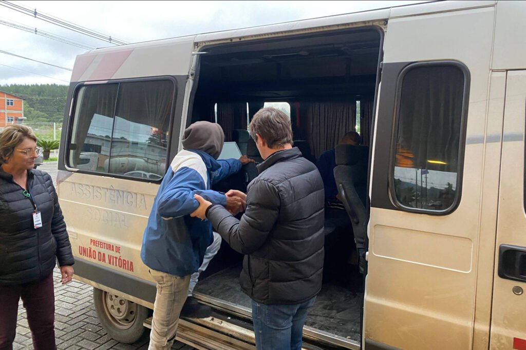 Governo do Paraná começa a acolher primeiras famílias desabrigadas pelas chuvas em hotel