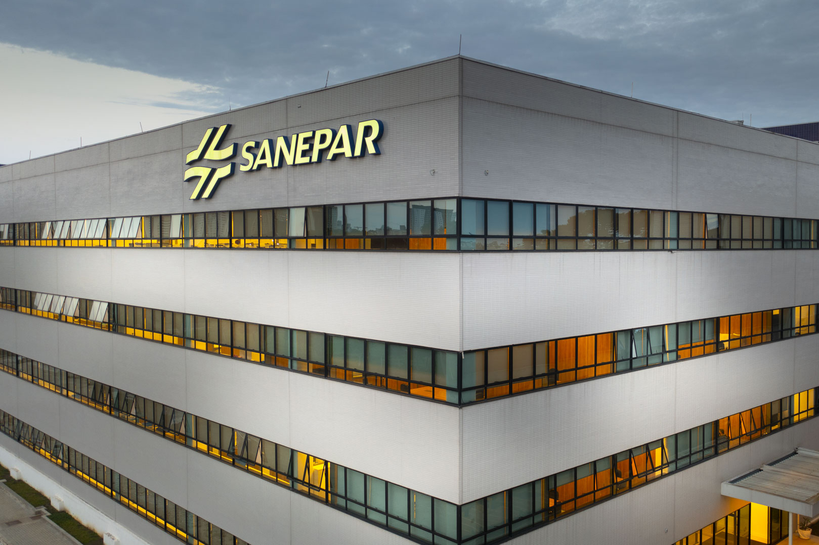 Companhia de Saneamento do Paraná é uma empresa brasileira que detém a concessão dos serviços públicos de saneamento básico em cidades do Estado do Paraná. Com sede em Curitiba, ela presta serviços a 345 cidades paranaenses e a Porto União, em Santa Catarina.