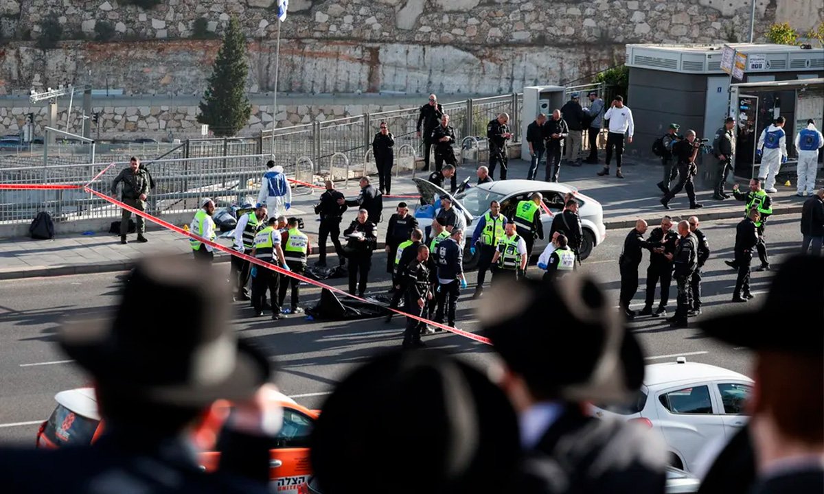 Ataque em Jerusalém deixou uma pessoa morta e 8 feridas, em 30 de novembro de 2023 — Foto: REUTERS/Ronen Zvulun