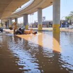 Lago Guaíba atinge nível máximo; comportas vazam e alagam as ruas de Porto Alegre