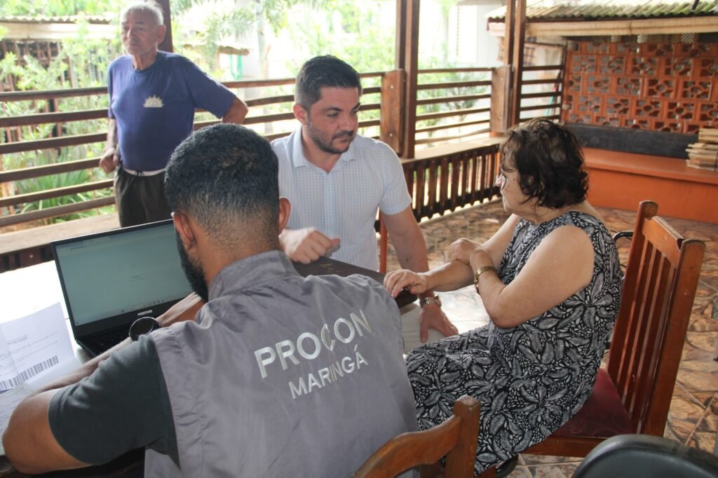 Idosa de 69 anos é atendida em casa pelo Procon