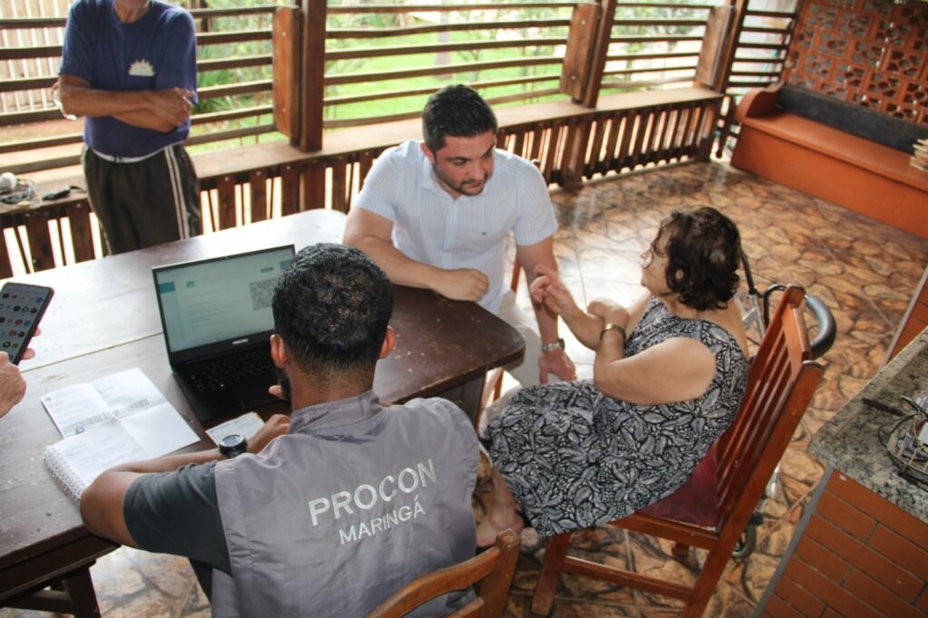 Idosa de 69 anos é atendida em casa pelo Procon