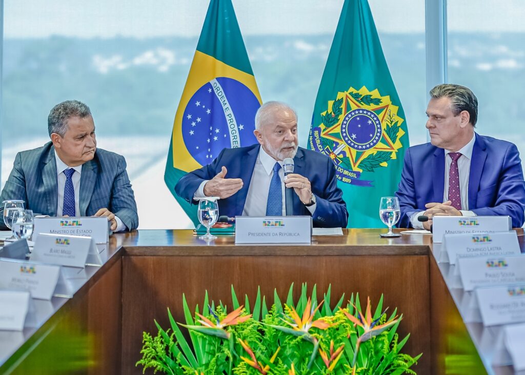 Presidente Lula em reunião com os ministros Rui Costa e Carlos Fávaro e representantes da indústria de óleos vegetais. Fotos do Ricardo Stuckert