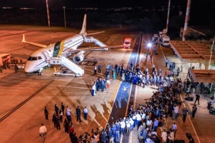 Avião com brasileiros repatriados da Faixa de Gaza