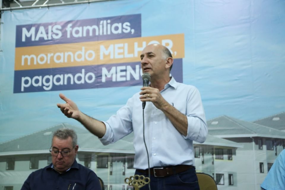 o vice-prefeito Edson Scabora lançou o edital para seleção de novos terrenos para o ProZeis e ampliação da política pública.
