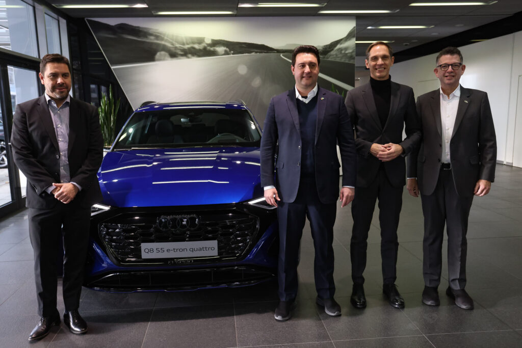 O governador Carlos Massa Ratinho Junior visitou a sede global da Audi nesta segunda-feira (27) em Ingolstadt, na Alemanha, e convidou a empresa para participar de um novo projeto com foco em inovação que está sendo construído pelo Governo do Paraná