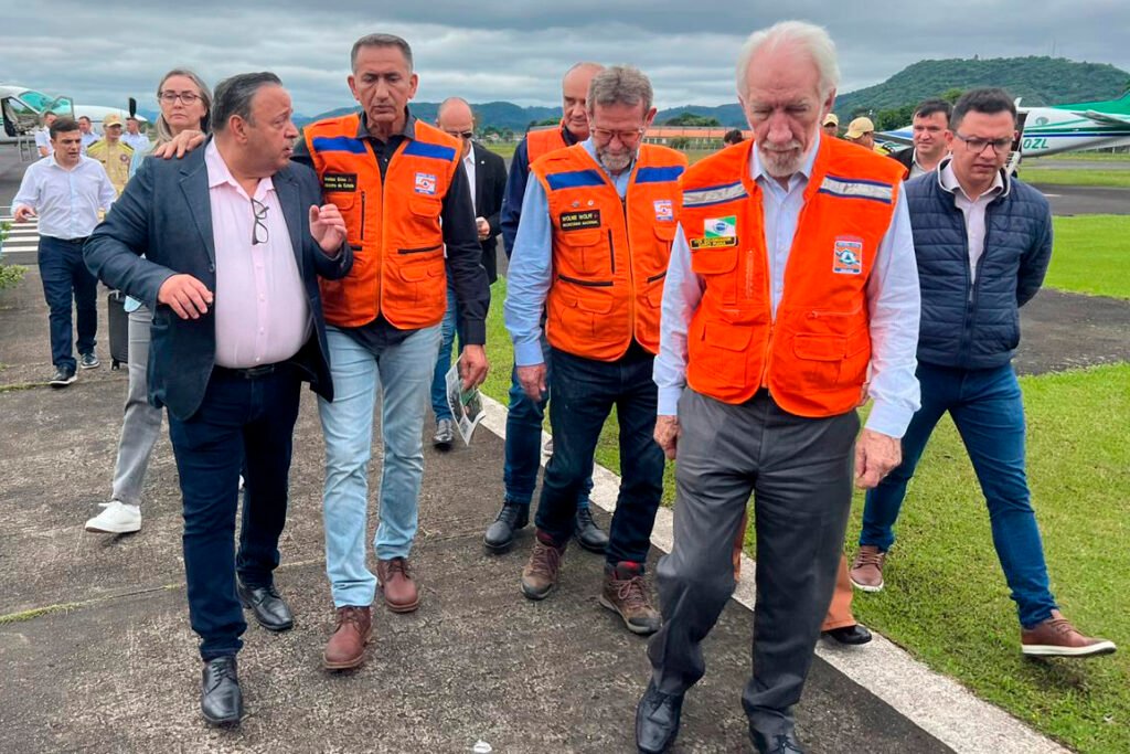 Darci Piana e ministro Waldez Góes se reúnem com moradores de União da Vitória; Governo Federal anuncia repasse de R$ 2,1 milhões em auxílio humanitário