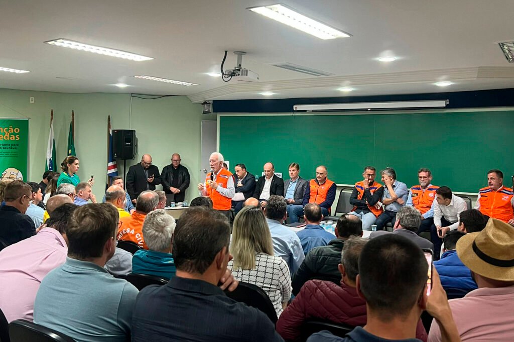 Darci Piana e ministro Waldez Góes se reúnem com moradores de União da Vitória; Governo Federal anuncia repasse de R$ 2,1 milhões em auxílio humanitário