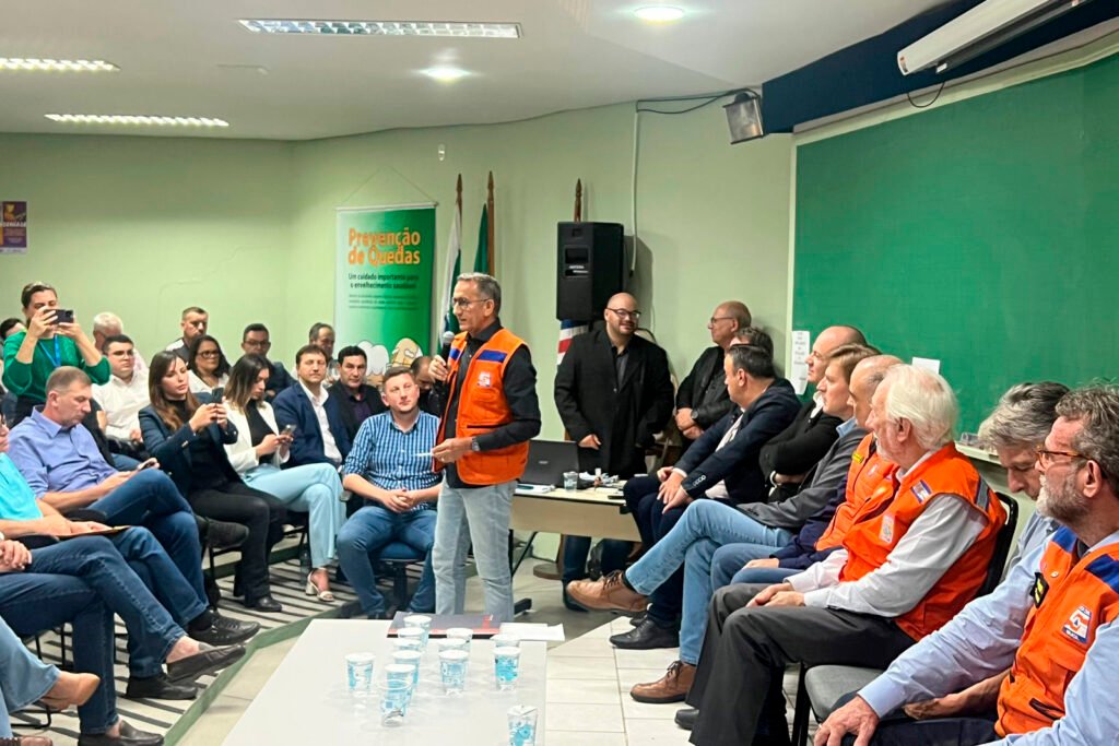 Darci Piana e ministro Waldez Góes se reúnem com moradores de União da Vitória; Governo Federal anuncia repasse de R$ 2,1 milhões em auxílio humanitário