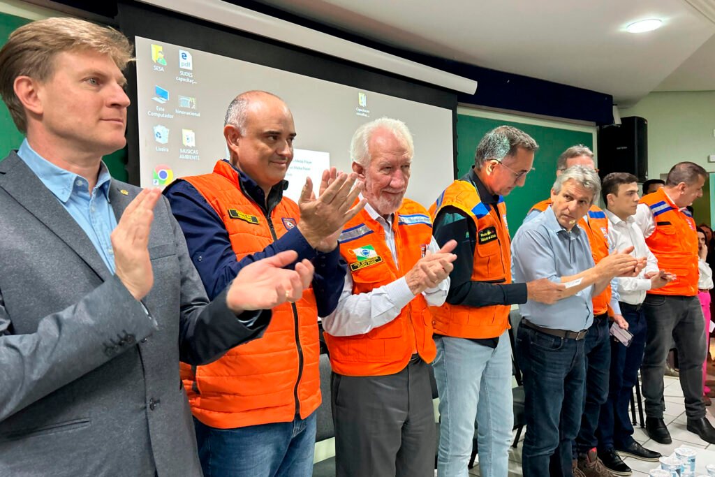 Darci Piana e ministro Waldez Góes se reúnem com moradores de União da Vitória; Governo Federal anuncia repasse de R$ 2,1 milhões em auxílio humanitário