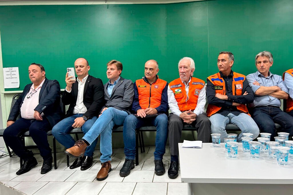 Darci Piana e ministro Waldez Góes se reúnem com moradores de União da Vitória; Governo Federal anuncia repasse de R$ 2,1 milhões em auxílio humanitário