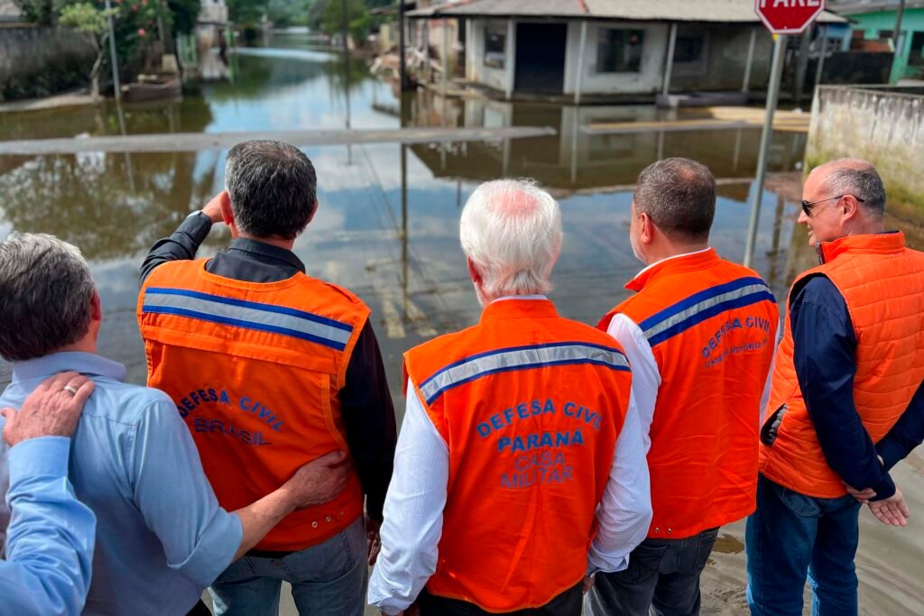 Darci Piana e ministro Waldez Góes se reúnem com moradores de União da Vitória; Governo Federal anuncia repasse de R$ 2,1 milhões em auxílio humanitário