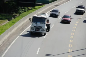 Caminhoneiros estão entre condutores que precisam estar com exame toxicológico em dia