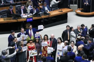 Congresso derruba veto de Lula e mantém marco temporal indígena