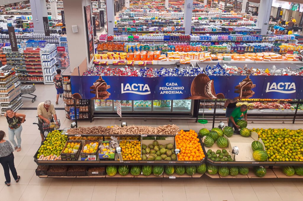 Preços de alimentos e bebidas recuaram 2,59% nos últimos 12 meses no Paraná, com exceção de Maringá; confira