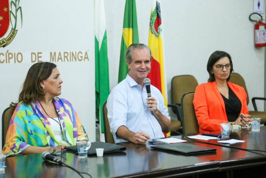 Prefeitura empossa 28 membros do COMRE