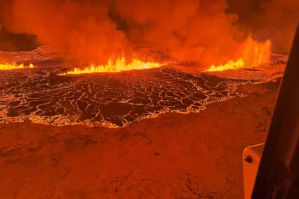 Vulcão na Islândia entra em erupção após semanas de atividade sísmica