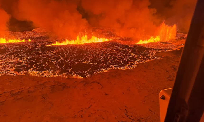 Vulcão na Islândia entra em erupção após semanas de atividade sísmica
