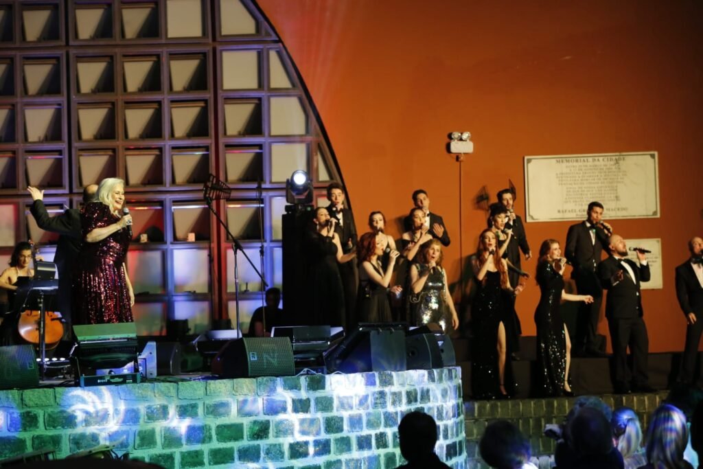 Espetáculo "Paz & Natal do Palácio Garibaldi" encanta público em Curitiba