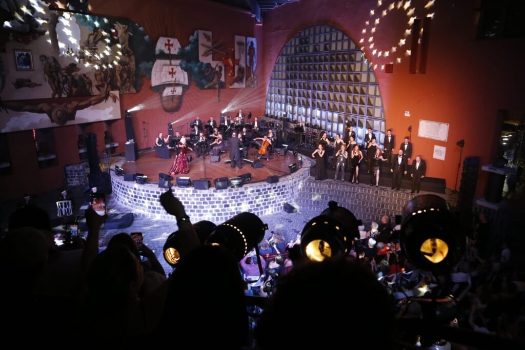 Espetáculo "Paz & Natal do Palácio Garibaldi" encanta público em Curitiba